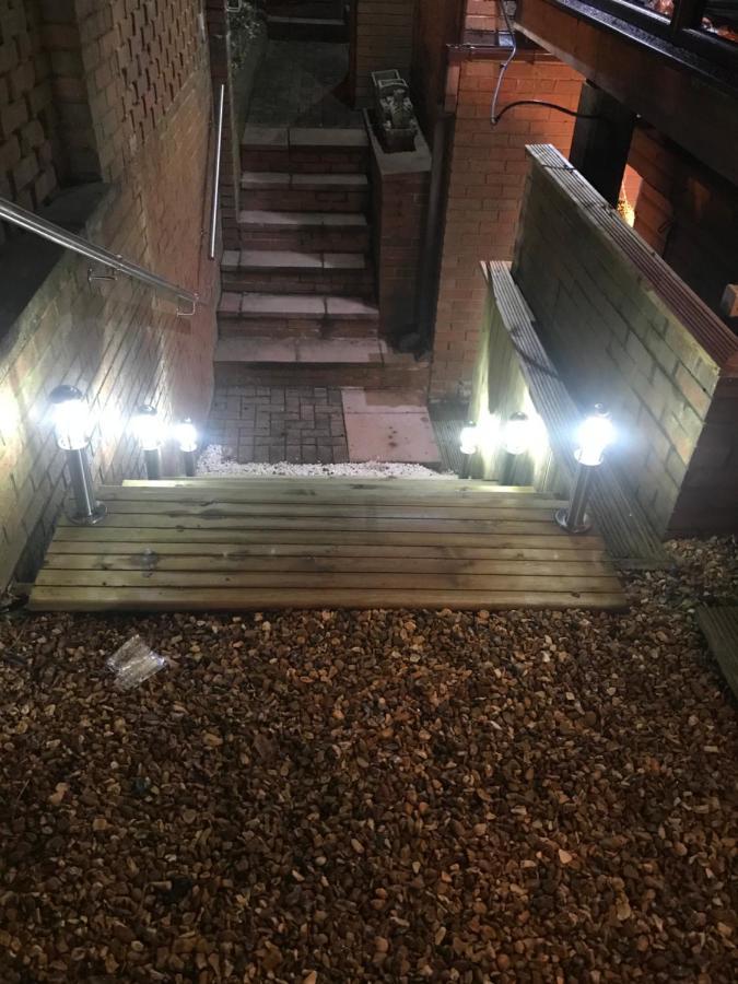 Hot Tub Hide Away Near Alton Towers Staffordshire Hotell Cheddleton Eksteriør bilde